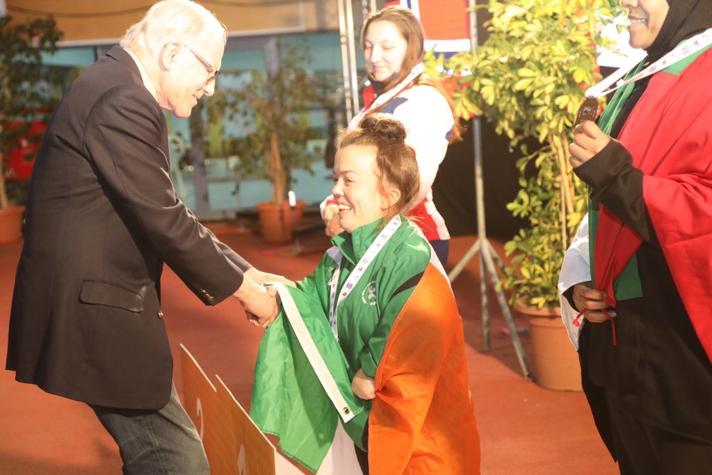Bob Paterson presents athlete Hayley Fitzsimmons (IRL) a medal
